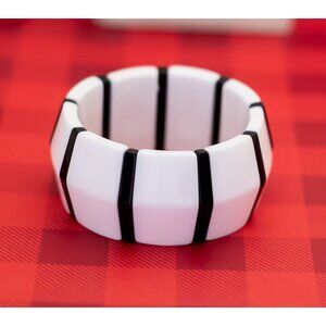 Vintage Boho Black and White Flexible Bangle Bracelet by Avon 7 Inches - O22